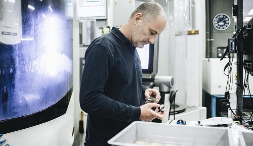 Aan het werk - meten - Machinefabriek Veehof