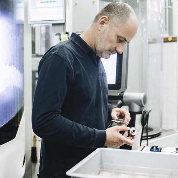 Aan het werk - meten - Machinefabriek Veehof